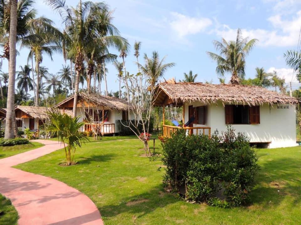 Sarana Bungalows (Adults Only) Баан-Тай Екстер'єр фото