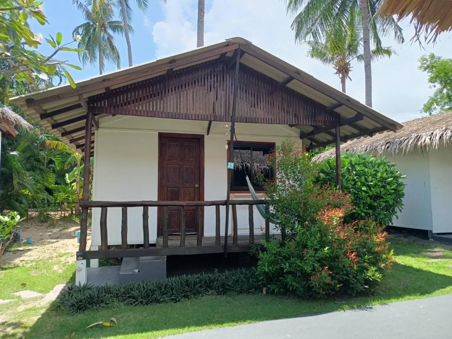 Sarana Bungalows (Adults Only) Баан-Тай Екстер'єр фото